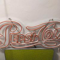 luce insegna Pepsi Cola 