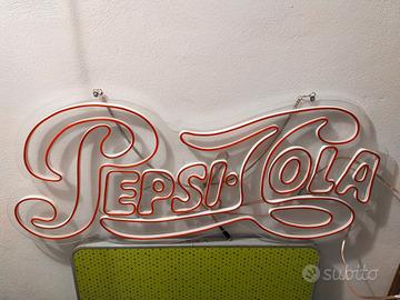 luce insegna Pepsi Cola 