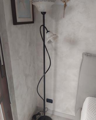 lampada a piantana a terra 