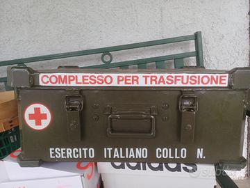 Porta farmaci esercito vecchio