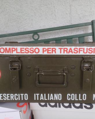 Porta farmaci esercito vecchio