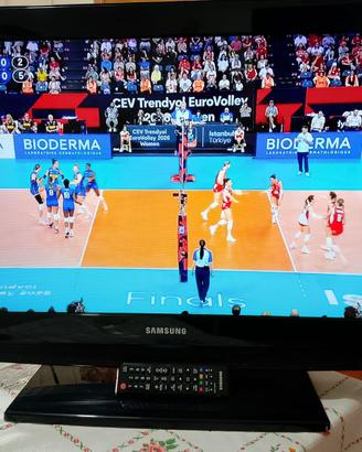 SAMSUNG 32 M.LE32B350F1W