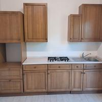 Cucina in massello di rovere e truciolato laminato