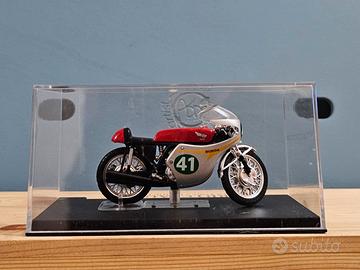 Honda RC162 M. Hailwood 1961 modellino moto GP
