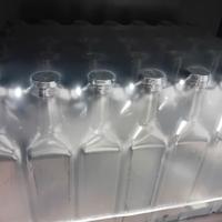 Bottiglie di vetro, tappi, scatole per olio