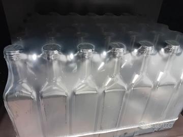 Bottiglie di vetro, tappi, scatole per olio