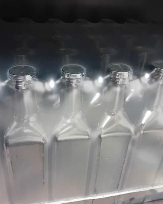 Bottiglie di vetro, tappi, scatole per olio