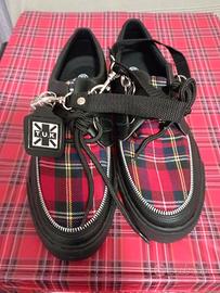 SCARPE UNICHE DELLA " T.U.K. "