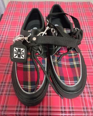 SCARPE UNICHE DELLA " T.U.K. "