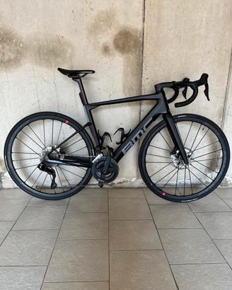 Bici da corsa BMC assistita