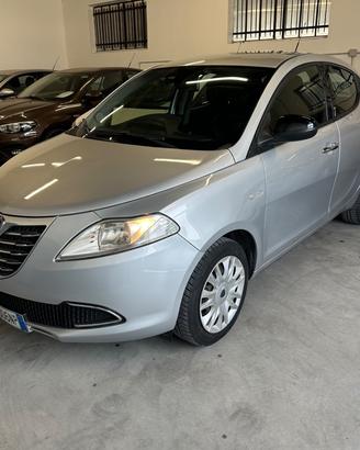 Lancia Ypsilon 1.2 69 CV 5 porte S&S Platinum