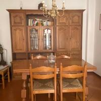 Elegante  set per sala da pranzo in legno