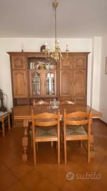 Elegante  set per sala da pranzo in legno