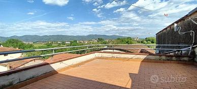 Appartamento di 160 m² con più di 5 locali e box a