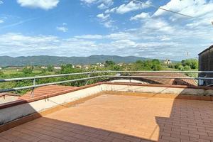 Appartamento di 160 m² con più di 5 locali e box a
