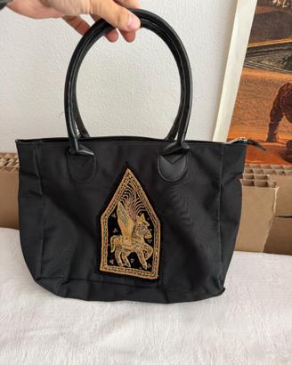 Borsa nera con ricamo cavallo alato e manici rigid