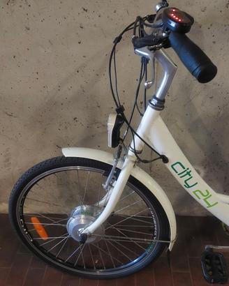 bicicletta pedalata assistita elettrica