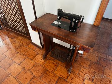 Macchina da cucire Necchi BF vintage (anni 40-50)