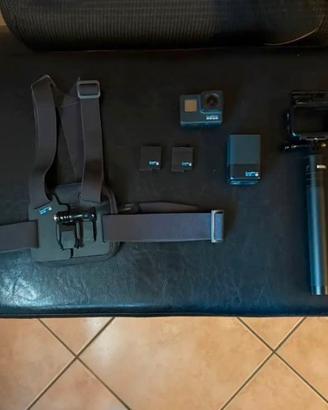 GoPro HERO 7 black + 2 batterie + accessori