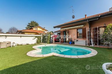 VILLA UNIFAMILIARE CON PISCINA E BOX DOPPIO - GORL