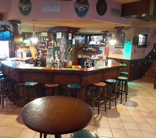 Bancone pub (già smontato)+cappa cucina+altro