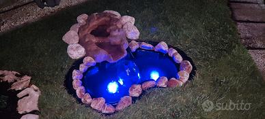 Laghetto con cascata e sassi