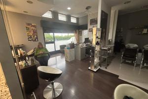 Negozio di parrucchiere a Villa Cortese (MI)