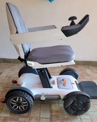 Carrozzina elettrica pieghevole