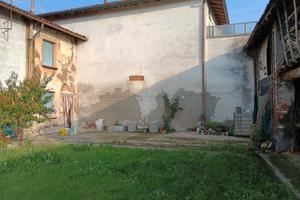 Casa rustica con ampia area esterna