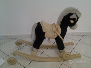 Cavallo a dondolo