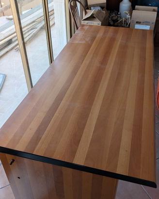 Scrivania in legno