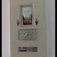 interruttore bipolare da incasso art. 642