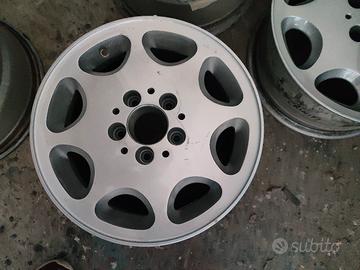  4 cerchi Mercedes R15 300 Eur 