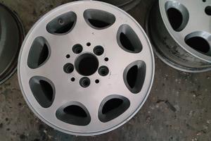  4 cerchi Mercedes R15 300 Eur 