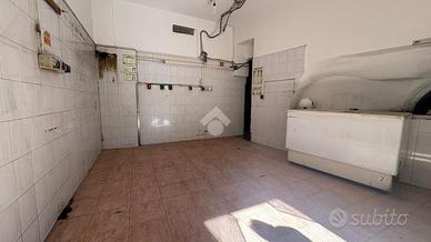 NEGOZIO A MESSINA