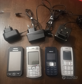 Lotto di 4 Cellulari Funzionanti con relativi 3