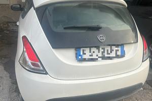 Lancia y 2015