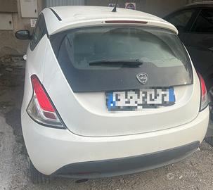 Lancia y 2015