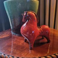 Statuette cavalli stilizzati in ceramica set 2 pz