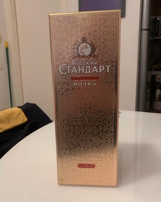 Vodka standard gold 1 l e una vodka absolut 70 cl