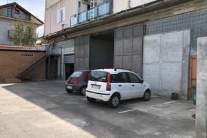 Ampio locale pressi Etnapolis per investimento