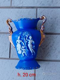 vaso porcellana con motivi a rilievo del XIX sec. 