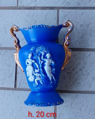 vaso porcellana con motivi a rilievo del XIX sec. 