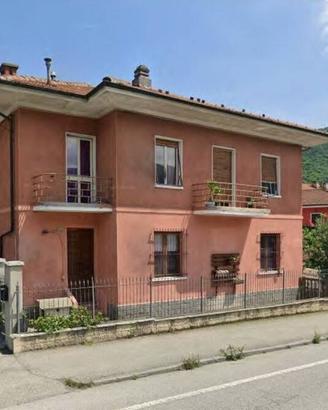 Immobile in asta di 156 m² con 4 locali e box auto