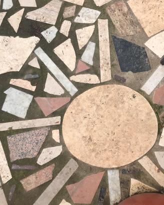 Pedana di  marmi vari color realizzare pavimenti