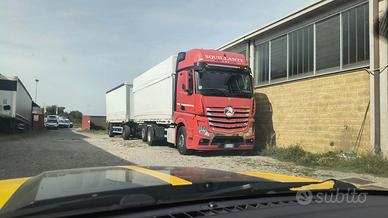 Autotreno Mercedes actros