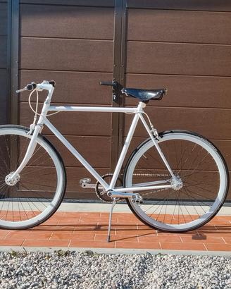 Bicicletta Alpina con ruote sottili