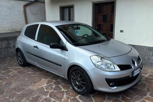 Clio 3 Neopatentato