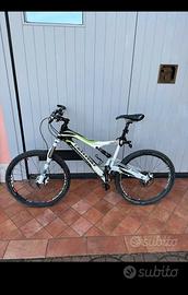 Mountain bike cannondale in carbonio