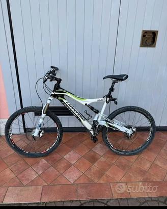 Mountain bike cannondale in carbonio